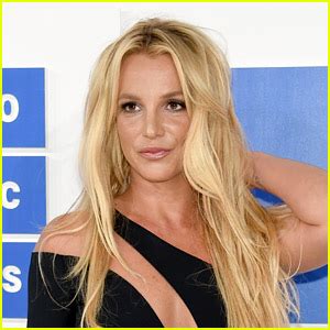 britney spears naked on the beach|Britney Spears goes completely naked on the beach in beautiful。